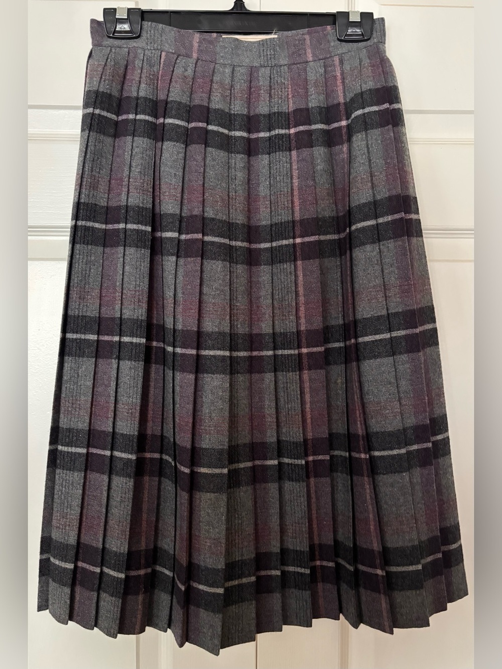 Vintage Lady Pleated A-Line Skirt in Gray and Purple Plaid Tokyo